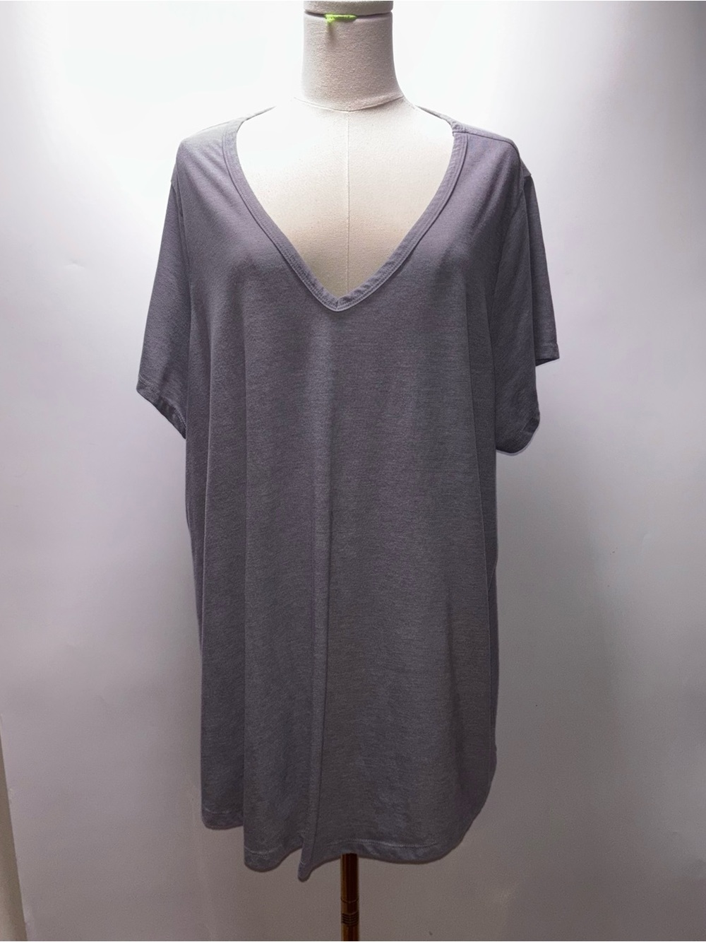 torrid Gray Classic Fit V-Neck Short Sleeve Top Size 4 = 4X